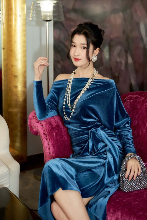 Sixdo Dark Mallard Green Midi Velvet Skirt